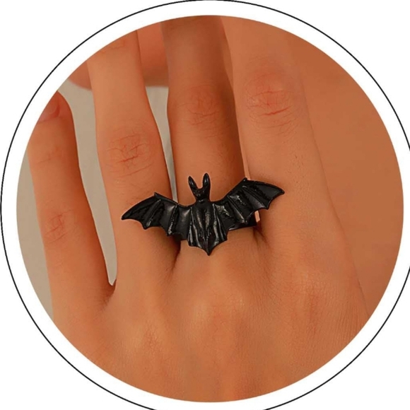 Gothic Bat Ring - Picture 4 of 12
